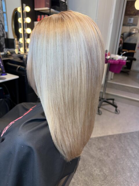 Ett fantastiskt tjockt och vackert hår som fick en make-over. #blondormetallpurifiner